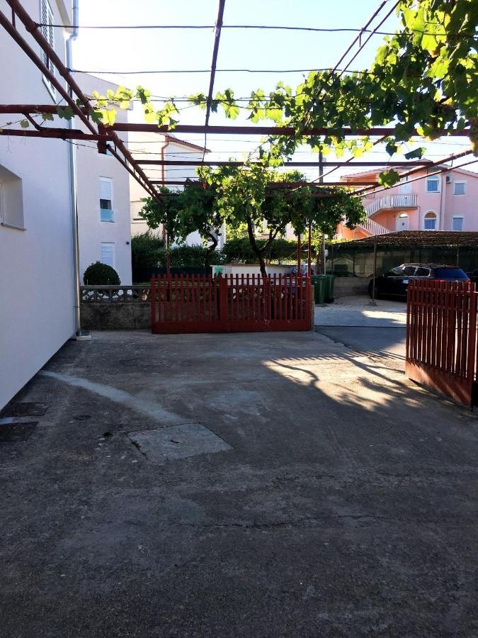 Apartments Nada Pirovac Buitenkant foto